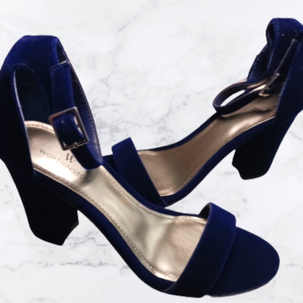 NWOT Size 7 Worthington royal blue velvet heels